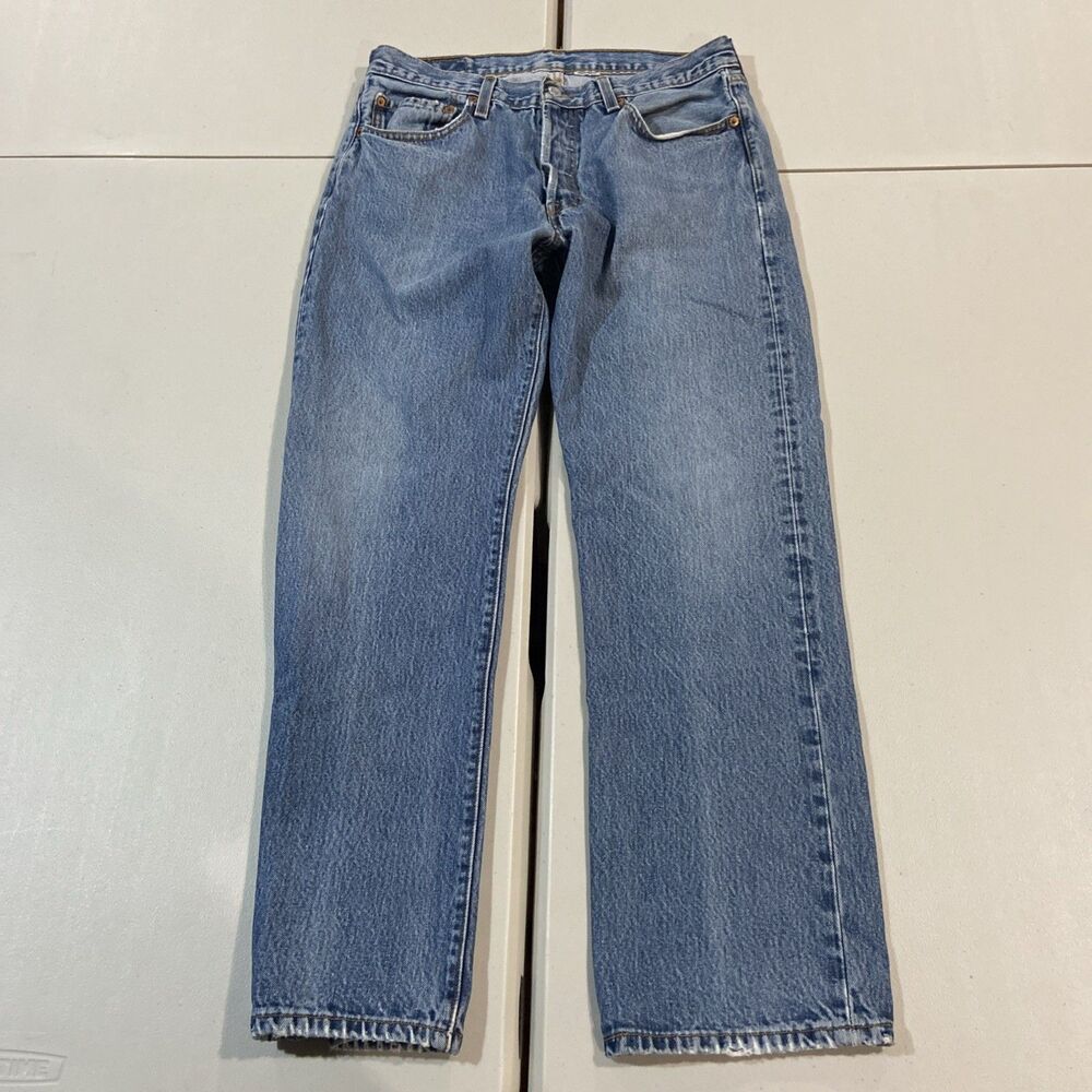Vintage early 2000's Levi's 501 button fly denim jeans 33x30
